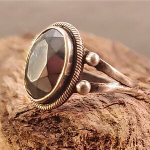 Vintage Black Faceted Spinal Oval Bezel Set Ring